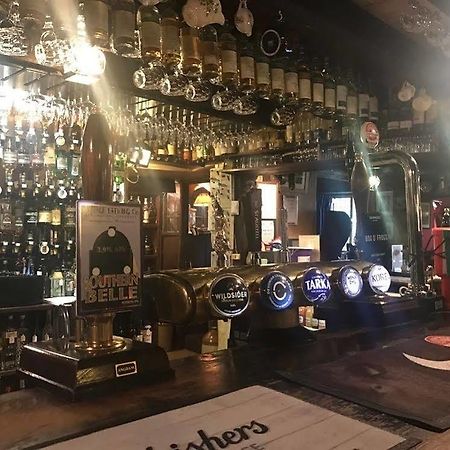 The Nobody Inn Christow Екстериор снимка