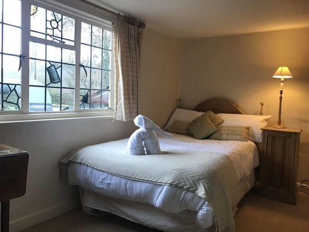 The Nobody Inn Christow Екстериор снимка